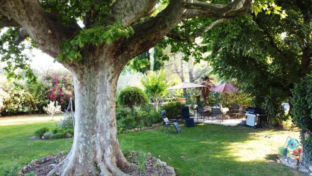 Mas Du Clos De L'Escarrat Jonquieres  Bagian luar foto